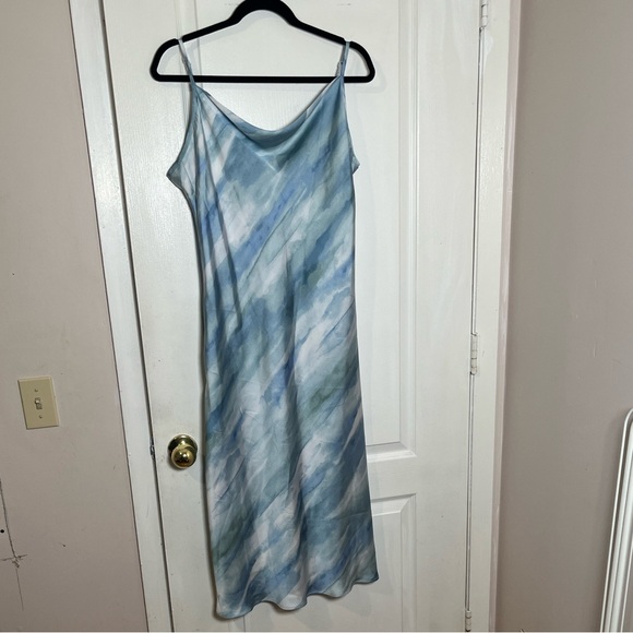 Ardene Dresses & Skirts - Ardene Blue and White Midi Dress